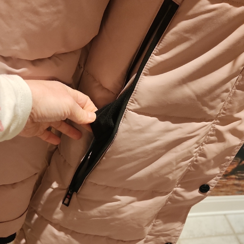 Elegant Women's Blush Puffer Coat - Picture 6 of 17